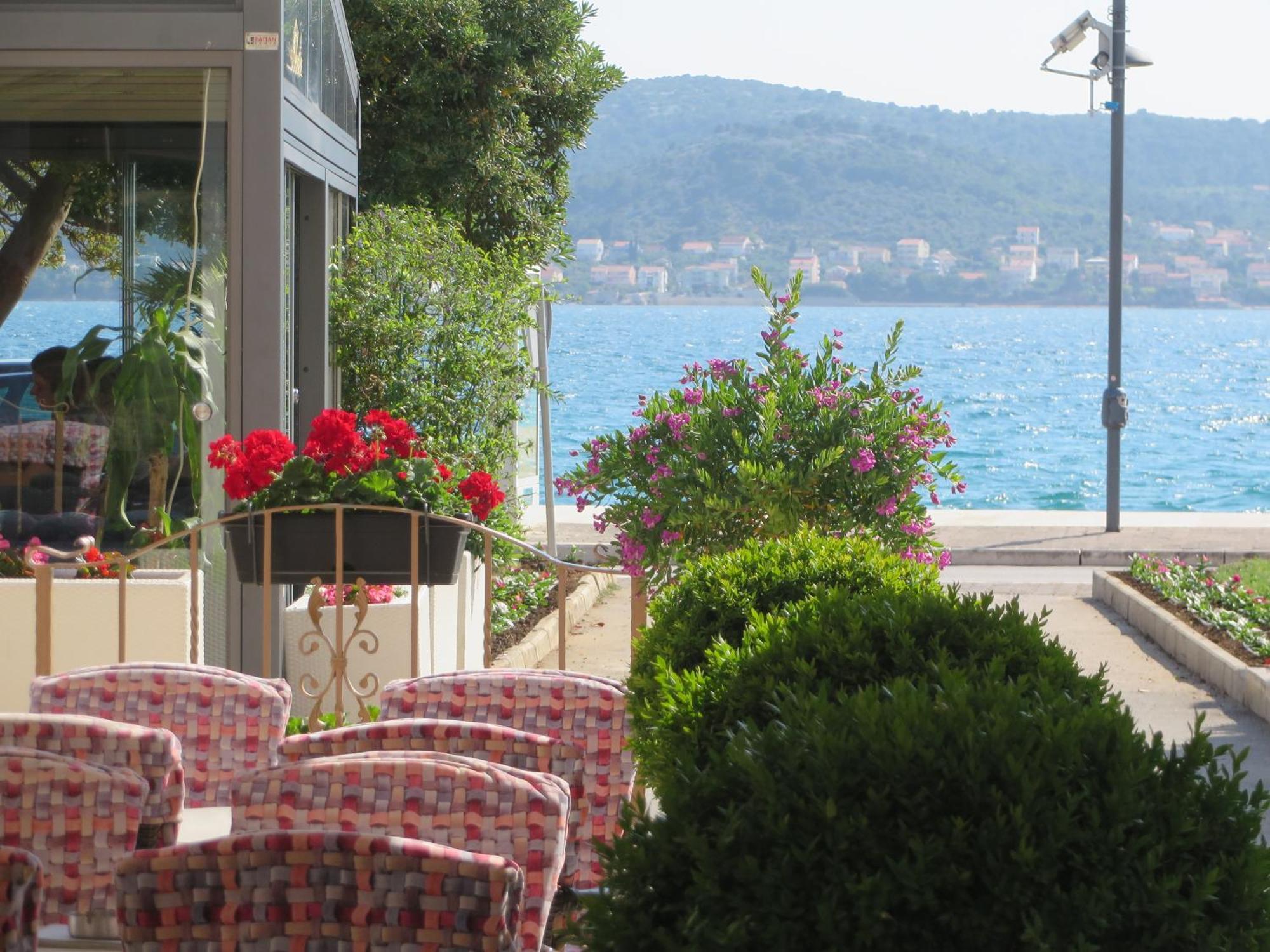 Filipovic Apartments With Pool Biograd Na Moru Exterior foto
