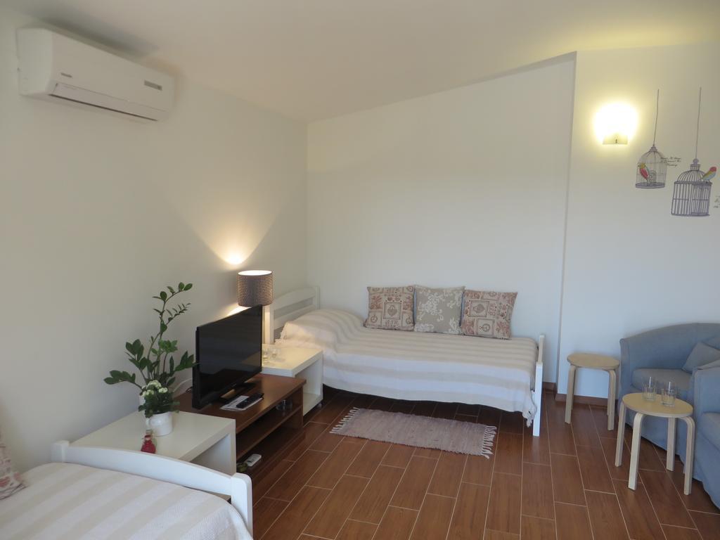 Filipovic Apartments With Pool Biograd Na Moru Exterior foto