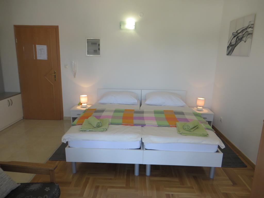 Filipovic Apartments With Pool Biograd Na Moru Exterior foto