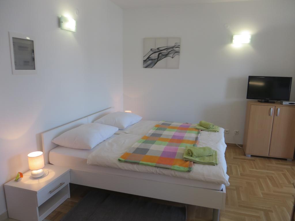 Filipovic Apartments With Pool Biograd Na Moru Exterior foto