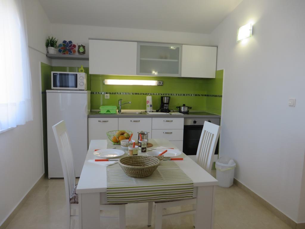 Filipovic Apartments With Pool Biograd Na Moru Exterior foto