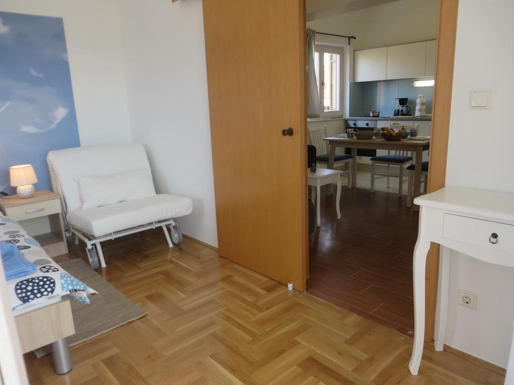 Filipovic Apartments With Pool Biograd Na Moru Exterior foto