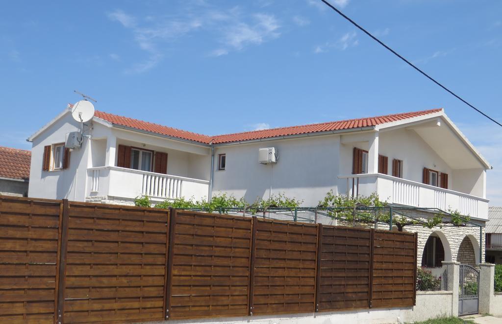 Filipovic Apartments With Pool Biograd Na Moru Exterior foto