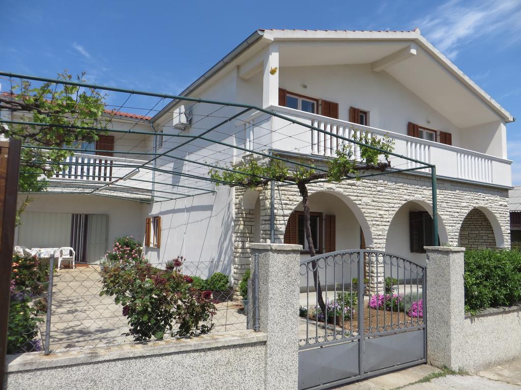 Filipovic Apartments With Pool Biograd Na Moru Exterior foto